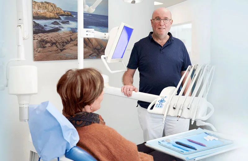 Tannlege og pasient hos Tannklinikken Marisol & Kaldheim i Sandefjord